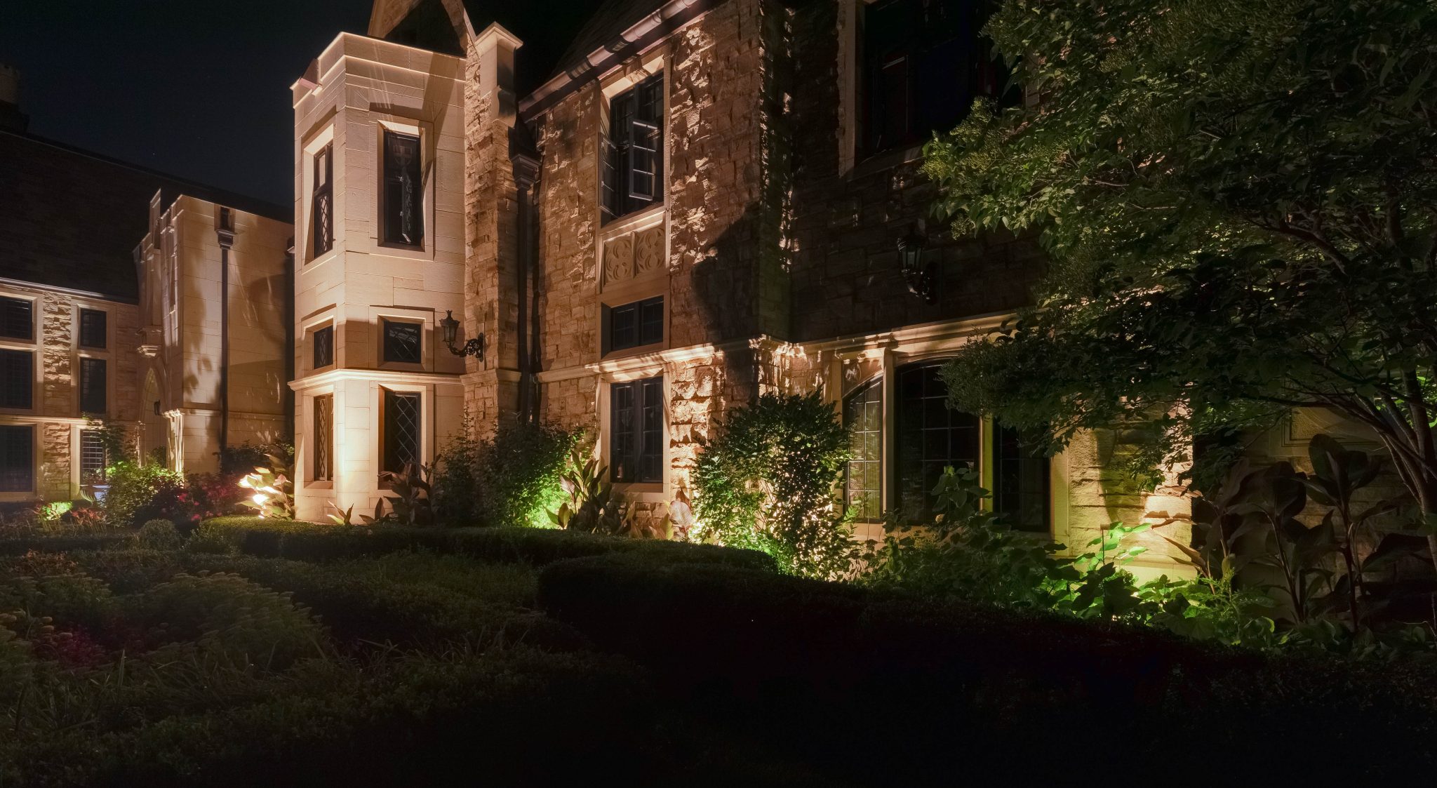 outdoor lighting installation, mike's landscape lighting, where to place outdoor lighting