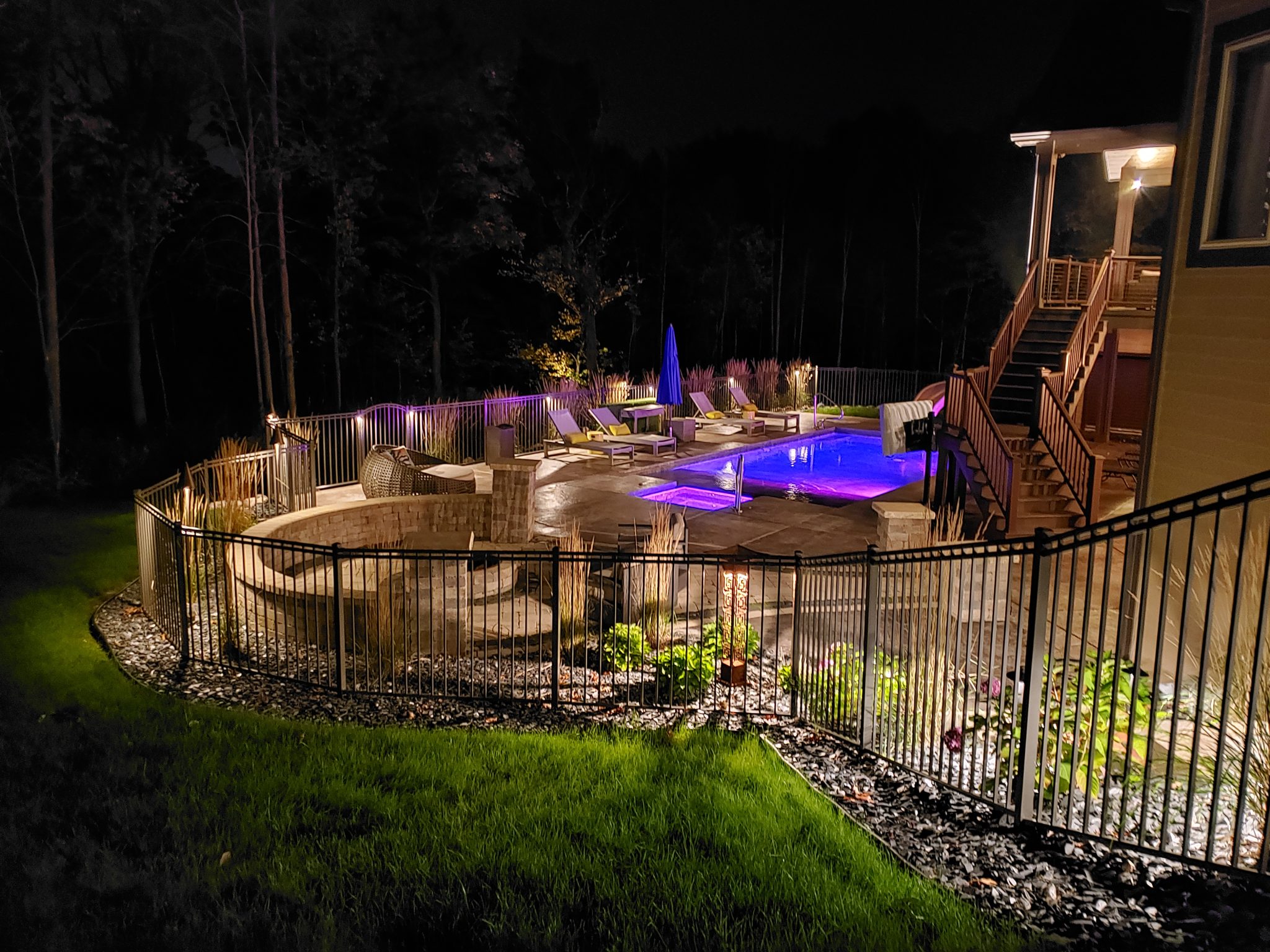 color-changing bulbs, color-changing landscape lighting