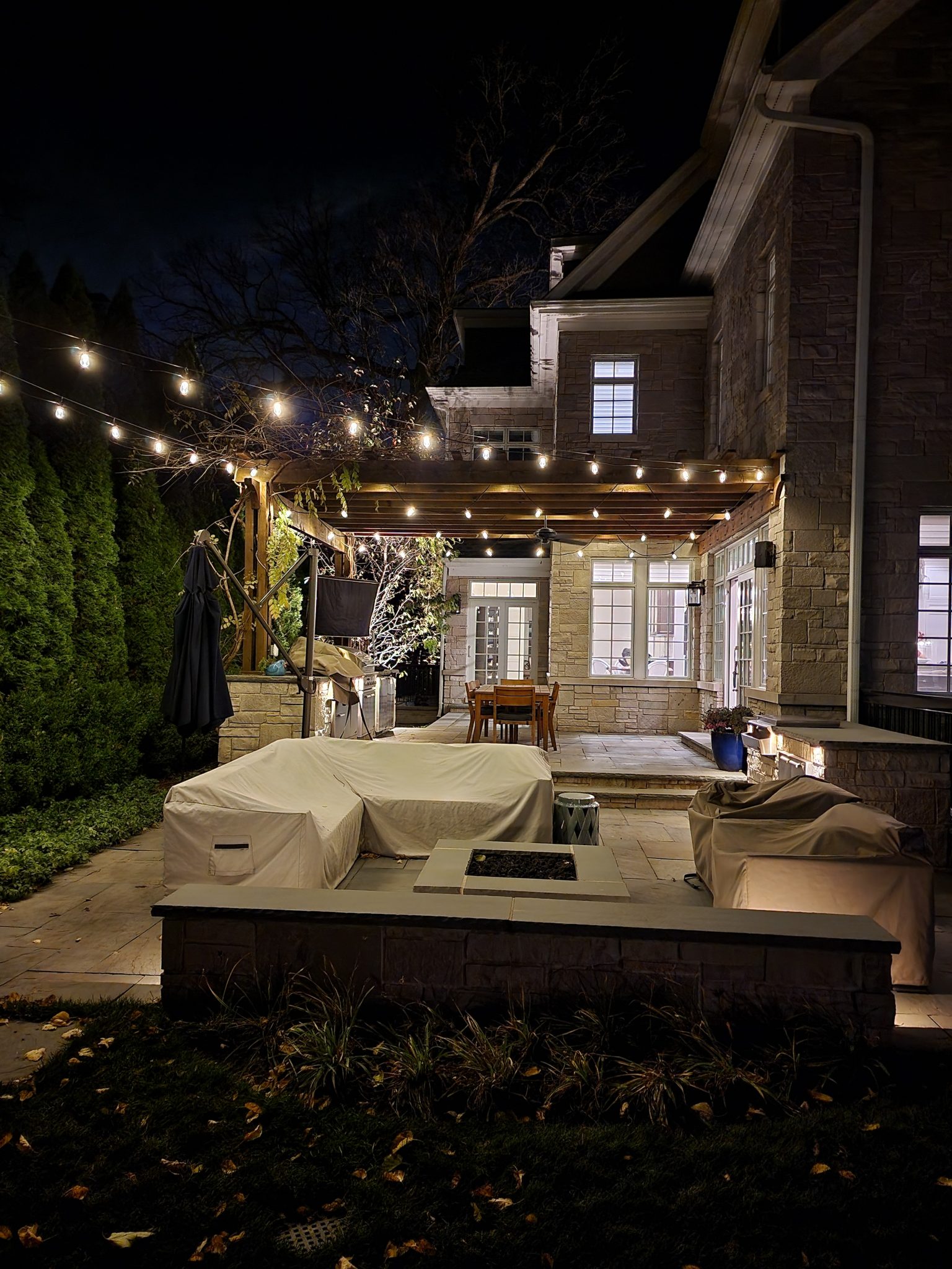 hire an outdoor lighting designer, outdoor landscape lighting expert