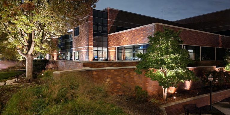 Commercial Outdoor Lighting in IL, commercial landscape lighting, outdoor business lighting Northern IL